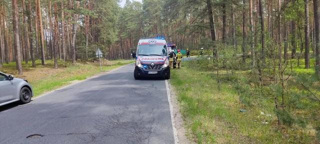 W miejscowości Baby doszło do wypadku samochodowego. Na miejscu działały cztery zastępy straży pożarnej. Zdjęcia 17.05.2023