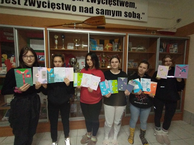 W ramach "Akcji Zima" dziewczęta z Młodzieżowego Ośrodka Wychowawczego w Kruszwicy uczestniczyły w zimowych feriach