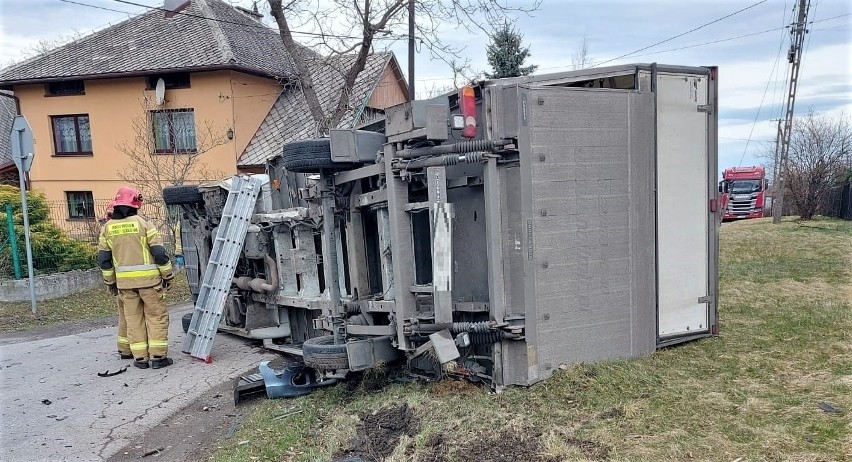 W Witkowicach, w gminie Kęty, doszło do zderzenia samochodu...