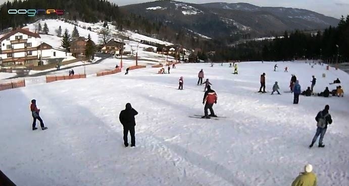 Warunki narciarskie w Beskidach miejscami trudne [ZDJĘCIA Z KAMEREK]