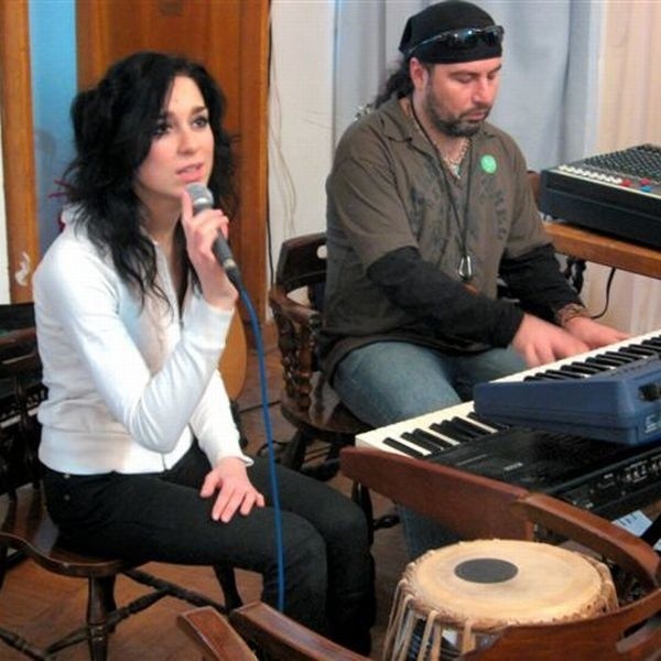 Marlena Beresińska i Mariusz Kowalski w radomskiej Łaźni, gdzie powstała płyta "Landia&#8221;.