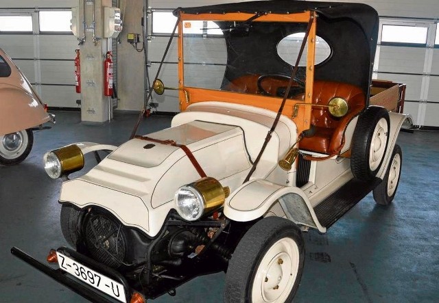 Torunian nie zabrakło nawet podczas Salonu Retro Mobile i Kongres ACI 2013 w Paryżu - tam przedstawili koncepcję zlotu Citroena 2CV w 2015 roku