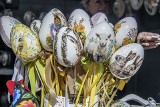 Rozpoczął się Jarmark Wielkanocny na Rynku w Katowicach. Od świątecznych dekoracji, po różnorodne przysmaki. Jakie są ceny? Sprawdziliśmy