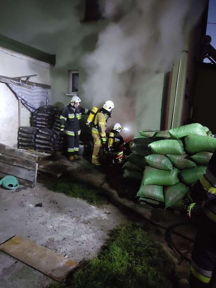 Pożar w Pijanowie. Płonęła kotłownia w domku jednorodzinnym [ZDJĘCIA]