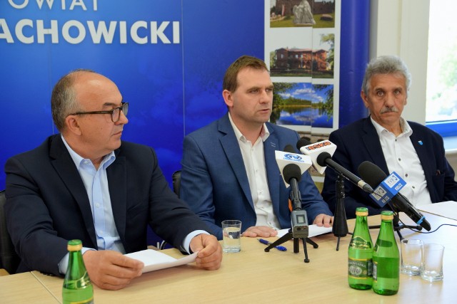 Podczas konferencji prasowej w Starostwie. Od lewej: Jerzy Materek, Piotr Ambroszczyk, Stanisław Wojtan