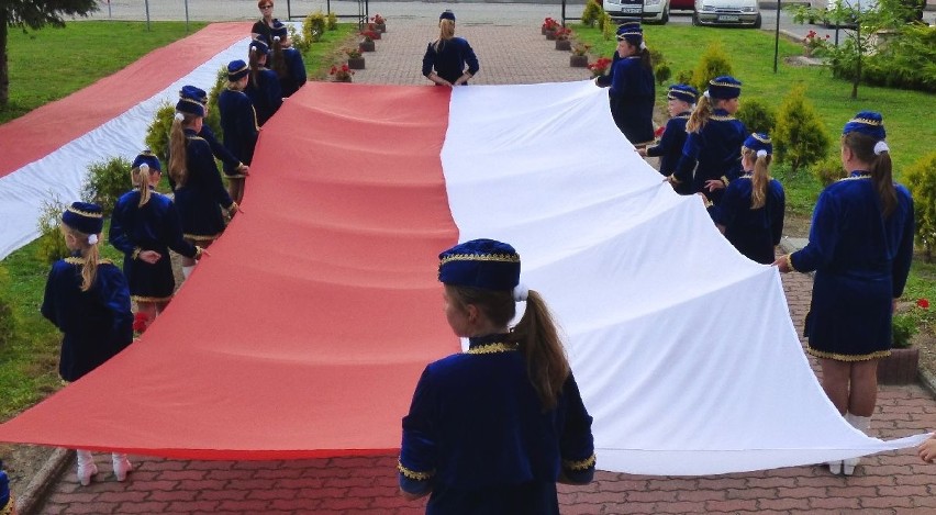 Wielka "biało-czerwona" w Skalbmierzu. Superflagę zobaczymy też w majowe święta