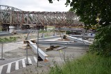 Pierwsze stalowe elementy nowego mostu kolejowego w Przemyślu [ZDJĘCIA]
