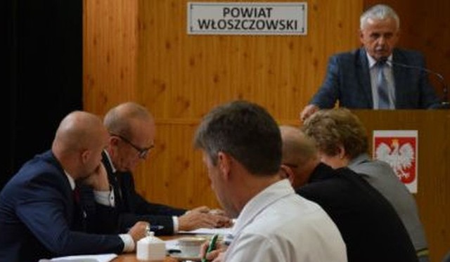 Radny powiatu włoszczowskiego Zbigniew Matyśkiewicz skrytykował na ostatniej sesji władze wojewódzkie za wydatkowanie funduszy unijnych.