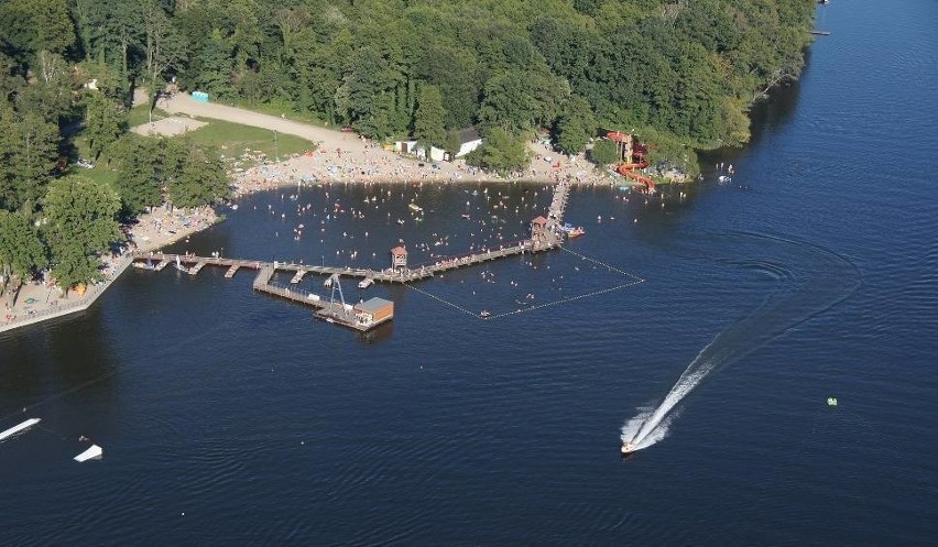 Miejska plaża z lotu ptaka