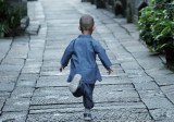 Krok od tragedii w Oświęcimiu. Ekspedientki z warzywniaka przerwały samodzielną eskapadę trzyletniego chłopca po ulicach