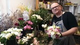 Mistrz florystyki, Artur Trzcionka, prowadzi swoją pracownię w Michałkowicach