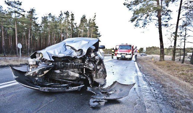 Wypadek wydarzył się we wtorek, 21 lutego, na drodze Zielona Góra - Żary, za Nowogrodem Bobrzańskim.