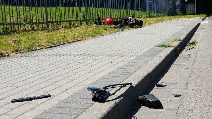 Fatalny wypadek motorowerzysty w Strzelcach Opolskich. Ma złamaną miednicę i nogi