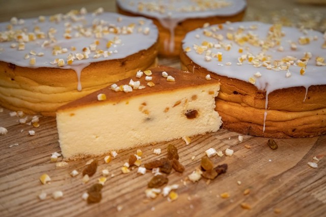 Sernik okazał się najlepszym ciastem na świecie wśród oceniających na portalu "TasteAtlas". Które polskie desery zyskały jeszcze uznanie?