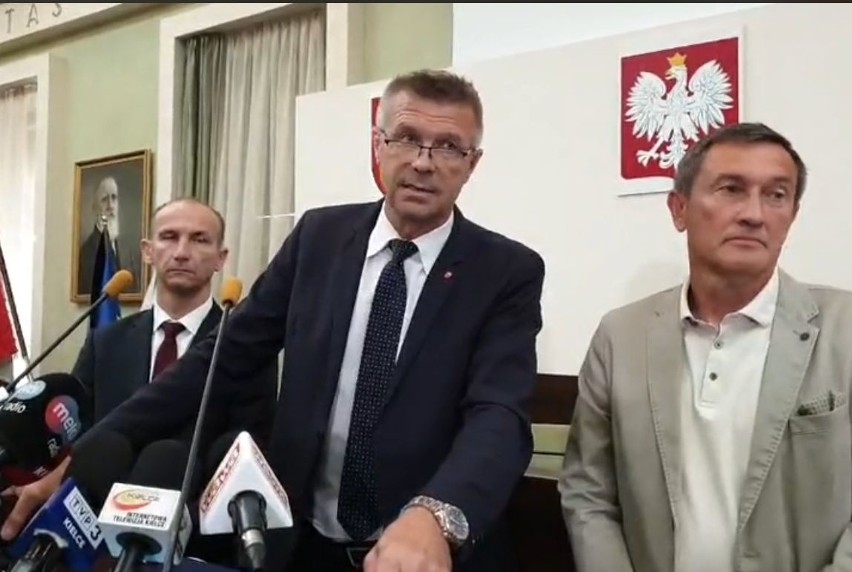 Konferencja Bogdana Wenty. Prezydent Kielc pyta radnych: "Co z tym referendum?" [ZAPIS TRANSMISJI] 