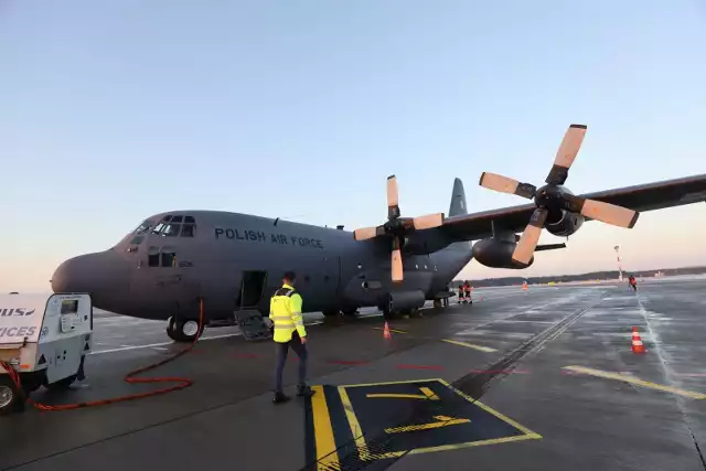 Wojskowy Hercules C130 to samolot typu cargo. Dziś w nocy na jego pokładzie poleci do Turcji sprzęt medyczny, który wykorzystany zostanie w akcji ratunkowej po trzęsieniu ziemi.
