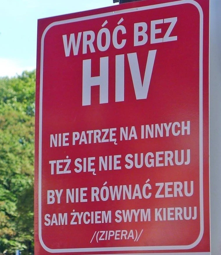 W Ełku wywieszono tablice z hasłem "Wróć bez HIV". Mają...