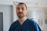 Jak uchronić zwierzęta przed upałami? Radzi lekarz weterynarii, doktor Bartłomiej Kabała z przychodni "Cztery Łapy" w Kielcach. Zobacz film