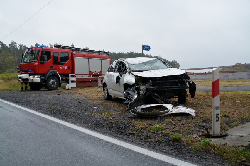 Dachowanie samochodu osobowego w Niechorzu w gminie Sępólno...