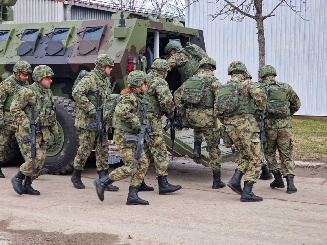 Serbia chce wprowadzić swoje wojsko do Kosowa. Zdjęcie ilustracyjne