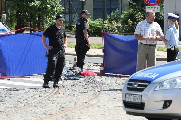 Piesza została potrącona, gdy przechodziła przez "zebrę" na zielonym świetle.