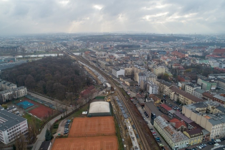 Megainwestycja w centrum Krakowa rośnie jak na drożdżach [ZDJĘCIA]