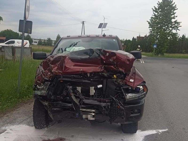 Zderzenie samochodów w Gronowie. Dwie osoby trafiły do szpitala