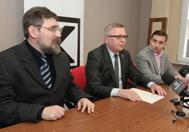 Poseł Robert Mordak (w środku) chce zorganizować zbiórkę darów dla Polaków, mieszkających na Ukrainie.