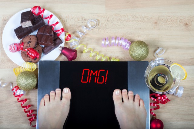 Jak nie przytyć w święta? Zachowaj umiar, ale najpierw... sprawdź, ile kalorii mają świąteczne potrawy! Informacje znajdziesz na kolejnych slajdach.