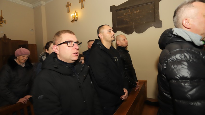 Biskup Marian Florczyk przewodniczył mszy świętej w intencji Korony Kielce. Uczestniczyli w niej piłkarze, sztab szkoleniowy i prezes