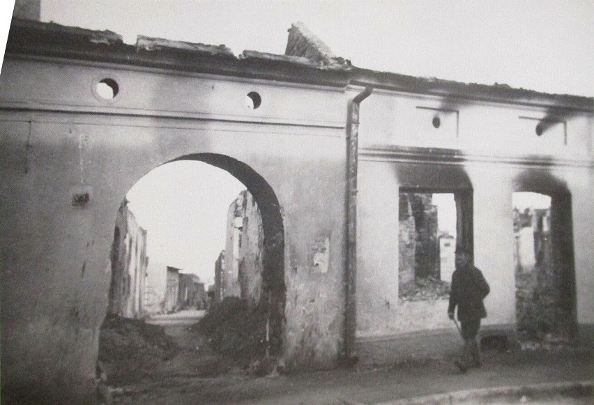 4 września 1939 w Łowiczu niemieckie bomby spadły Dworzec...