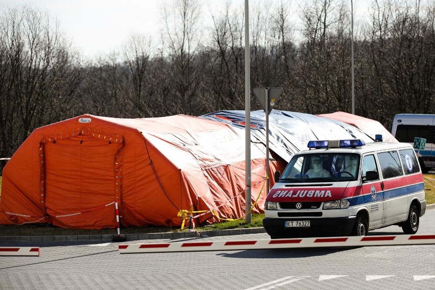 Raport Polska Press Grupy: Absurdy i zaniedbania: kwarantanna bez nadzoru, brak testów, zakaz przebywania rodziców z dziećmi w szpitalach