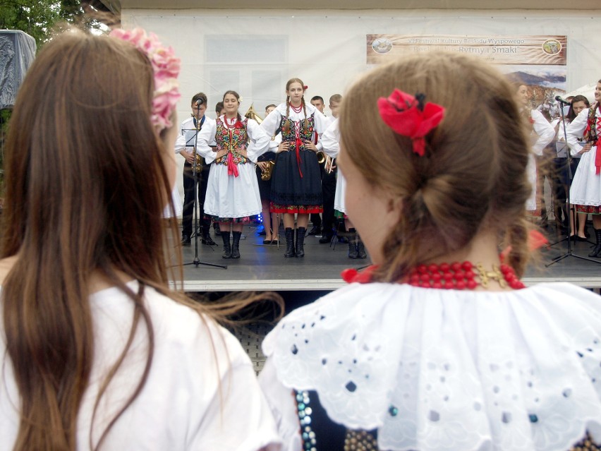 Odkryj Beskid Wyspowy. W sobotni deszczowy wieczór pokonali Korab, a w niedzielny słoneczny poranek wspięli się na Jaworz