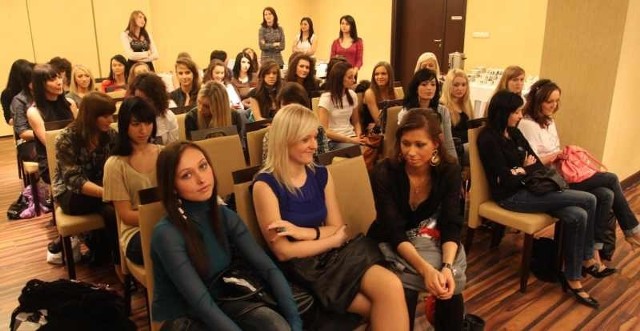 Na casting w hotelu Aviator przyszło kilkadziesiąt dziewcząt.