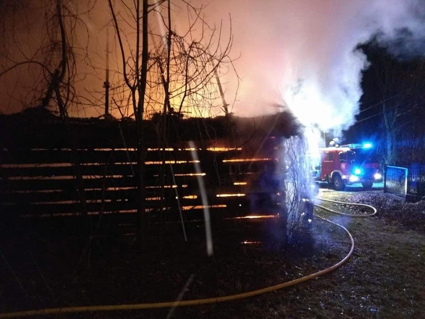 Rytro. Pięć zastępów strażackich gasiło pożar stodoły 