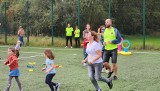 Piknik sportowy dla dzieci w Kadzidle. 1.10.2023 zorganizowano grę terenową, konkurencje sportowe, gry i zabawy