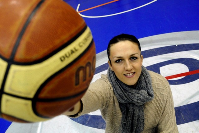Ewelina Kobryn to mistrzyni WNBA, a obecnie zawodniczka mistrzyń Polski, Wisły Can-Pack Kraków.