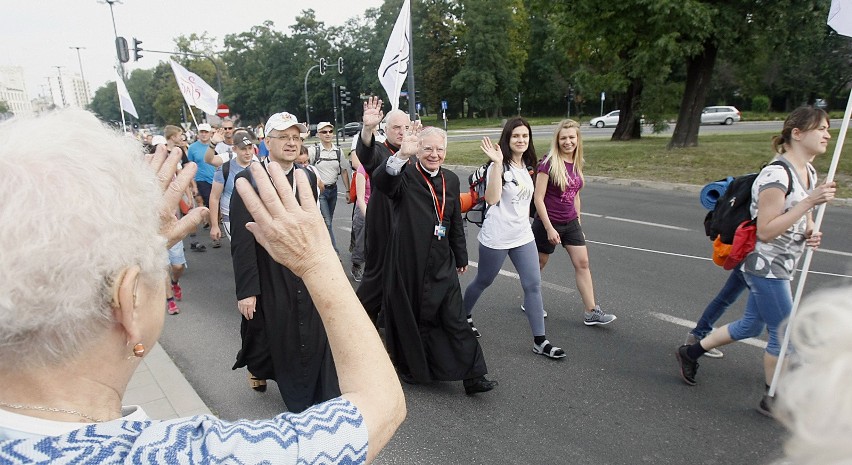 PORADNIK PIELGRZYMA: jak się przygotować, co zabrać, na co uważać