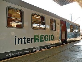 Pierwszy skład interREGIO w nowych barwach odjechał wczoraj z Krakowa do Warszawy Fot. PKP Przewozy Regionalne