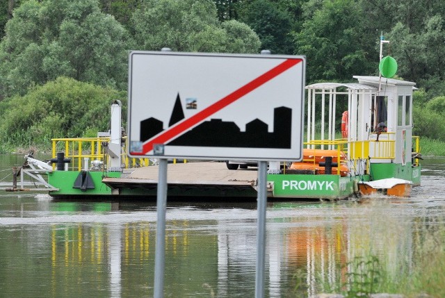 Prom nie pływa. Nie wiadomo, ile czasu potrwa akcja holownicza