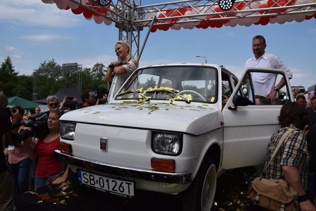 Maluch dla Toma Hanksa już wkrótce poleci do USA. Biały Fiat 126p przygotowany specjalnie dla amerykańskiego aktora Toma Hanksa zostanie wkrótce przetransportowany do USA.Fot. Jacek Drost