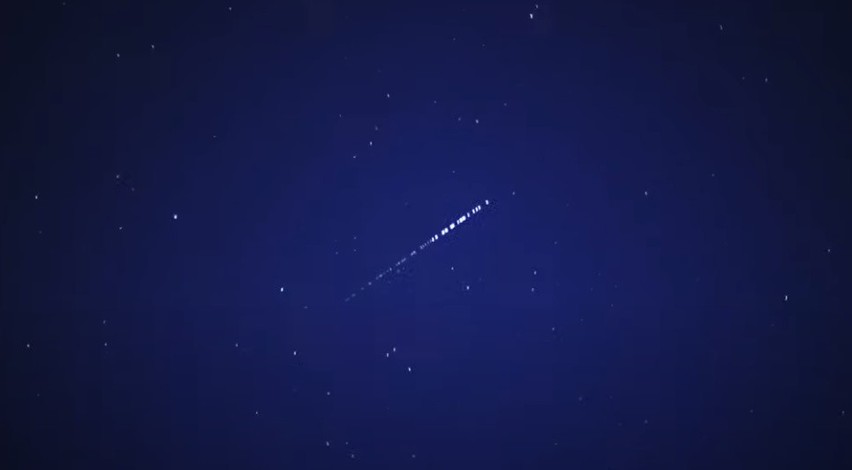 Satelity Starlink 16.05.2021 znów były widoczne na niebie. Pierwszy przelot 52 satelitów ok. godz. 22.00. Zdjęcia