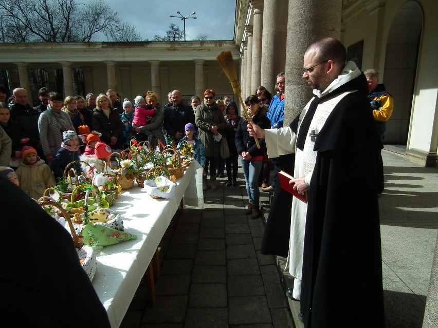 Poznań: W kościołach trwa święcenie pokarmów