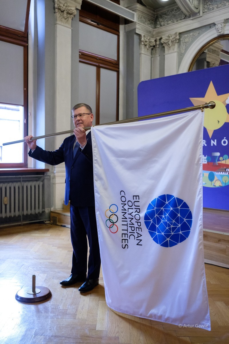 Uroczyste przekazanie flagi prezydentowi Tarnowa odbyła się...