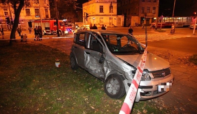 Wypadek na skrzyżowaniu ul. Gdańskiej i  ul. Curie-Skłodowskiej. Fiat zderzył się z mazdą 