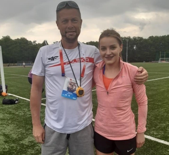 Szkoleniowiec Jarosław Ścigała z utalentowaną biegaczką Beatą Topką