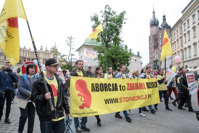 Projekt ustawy „Stop aborcji” Fundacji Pro-Prawo do Życia trafił do Sejmu. Działacze zebrali 130 tysięcy podpisów 