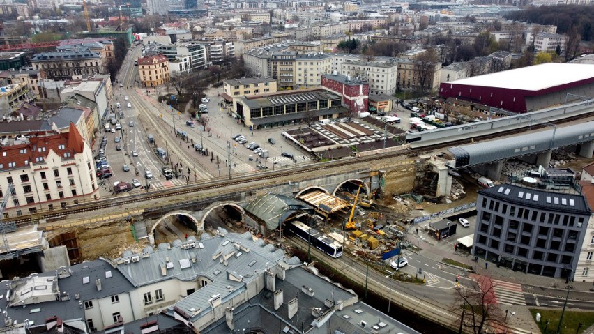 Kraków. Postępują prace związane z budową wiaduktu nad ulicą Grzegórzecką. Powstała już krążyna [ZDJĘCIA]