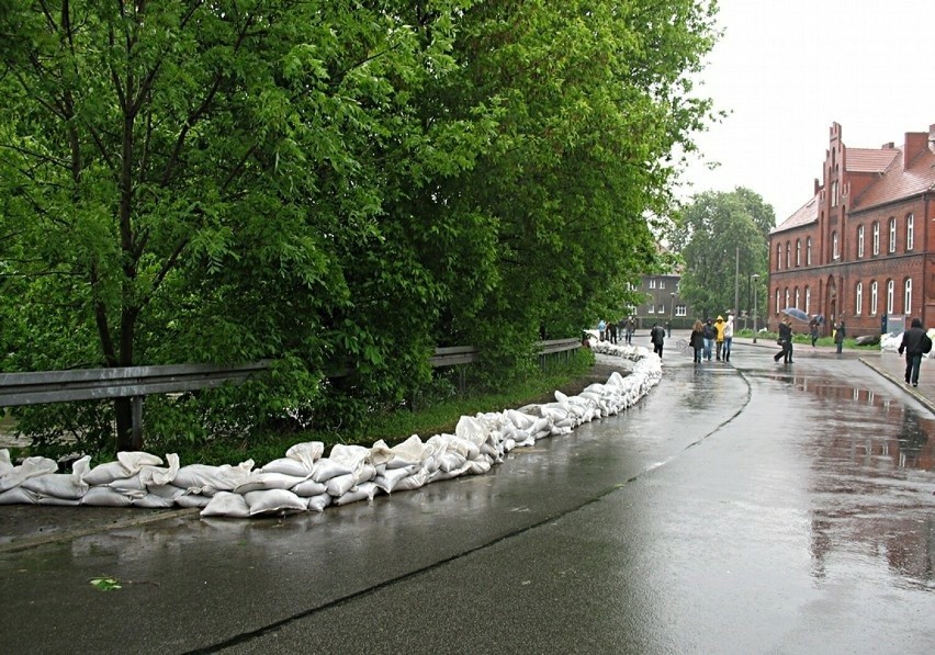 Gliwice w walce z powodzią. Zdjęcia wykonano wiosną 2010...