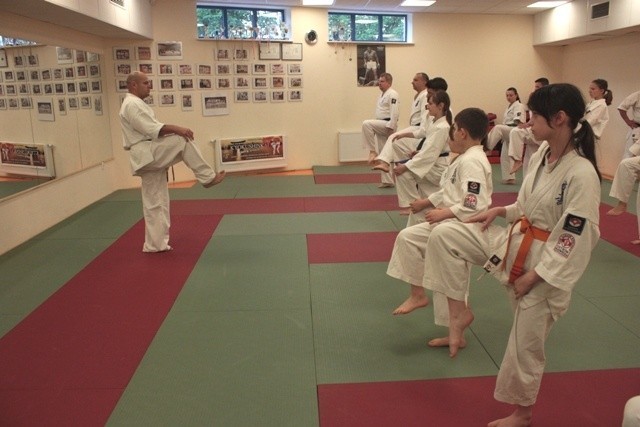 Trening ostrowskich karateków z sensei Jan Gruba 4 Dan